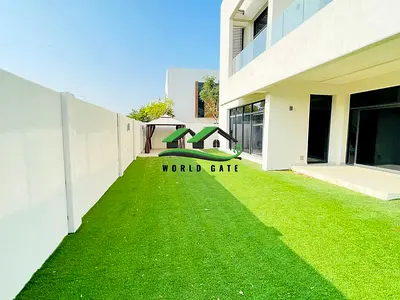 Single Row 4BR Villa Great Location Vacant Now