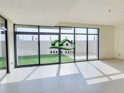 Single Row 4BR Villa Great Location Vacant Now