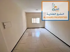 Spacious studio with a semi-separate kitchen and central air conditioning. It boasts a prime, conven