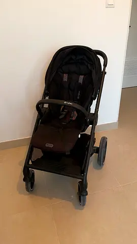 Black Cybex stroller in great condition, reversible seat and large storage basket