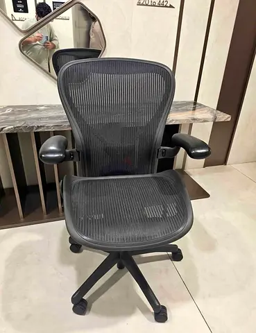 Herman Miller Aeron Classic Chair PostureFit Back Support Fully Adjustable Size B Black