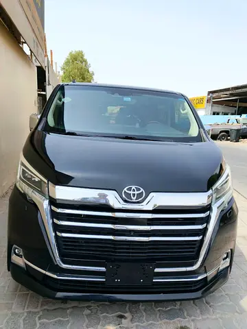 2022 Toyota GRANVIA — фото 8