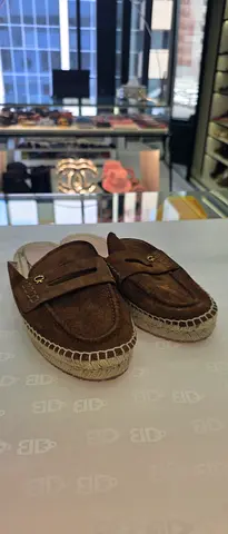 Brown suede espadrille loafers - preowned, good condition