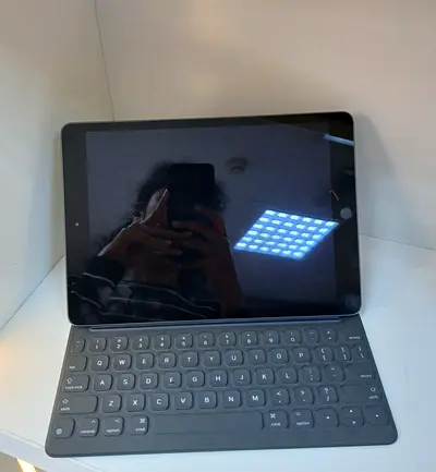 iPad with Smart Keyboard - Good Condition