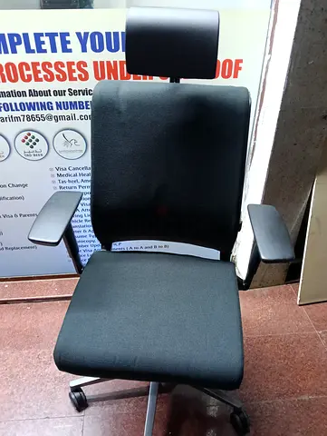 Steelcase chair with headrest for selling.fully loaded chair