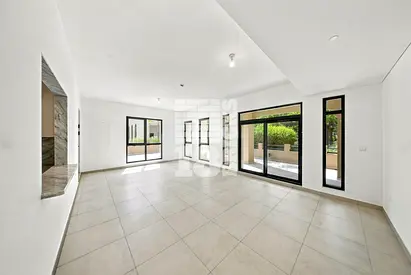 Vacant 3 bedroom + maids room facing Burj al Arab