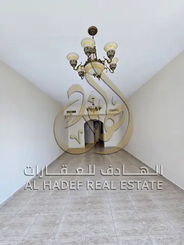 فرصة مميزة للإيجار السنوي في التعاون الشارقة شقة 3 غرف وصالة منفصلة مع موزع كبير وغرفة خادمة ماستر وغرفة غسيل و4 حمامات وباركنج وجيم ومسبح مجاني وتكيي