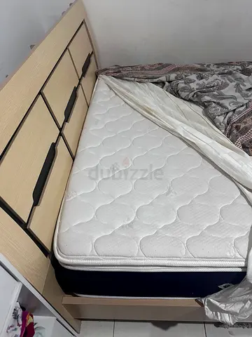 Queen Bed Set – Heavy-Duty Engineered Wood Frame & Plush Euro-Top Mattress