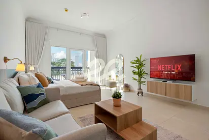 Elegant Studio | Full Amenities | Vacant | Monthly