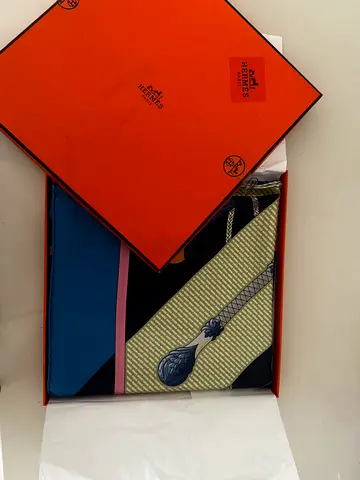 Authentic Hermès silk tie set in original box