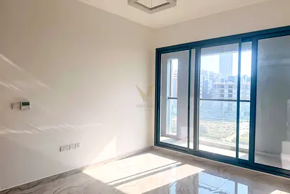 SEMI-FURNISHED I BRIGHT & SUNNY I READY TO MOVE