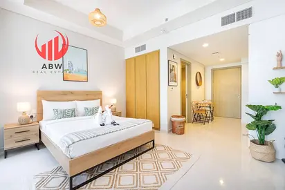 Stylish Studio| Canal & Skyline Views | Furnished