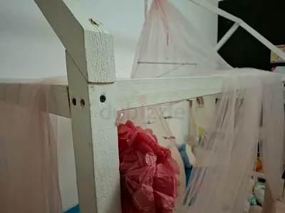 Free!! Wooden house toddler bed with canopy and bumpers - pink, good condition. ( without mattress)