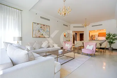Furnished / Updated C Type | Close to Mall
