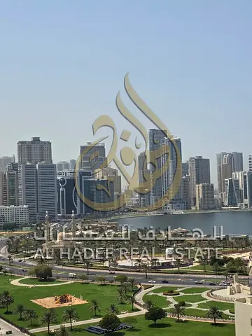 فرصة عقارية جديدة ومميزة لكل بحثة عن الراحة والموقع الحيوي والاستقرار في إمارة الشارقة. نقدم لكم الآن وحدة سكنية جاهزة للسكن بتشطيبات كاملة وراقية، تق