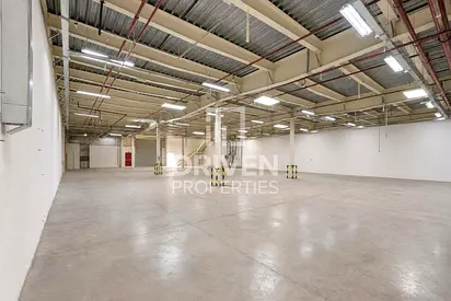 High Quality | Premium Warehouse | 173 kW