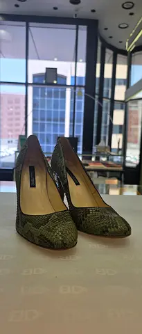 Green snakeskin women's high heel pumps - size info in photos