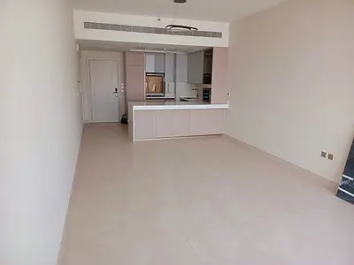 Spacious unit l 2 Parking Spaces l Modern Finishes