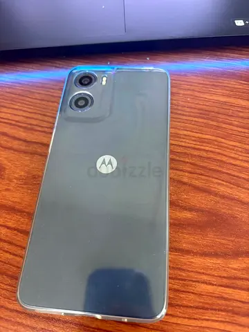 Motorola smartphone in good condition with clear case + Charger