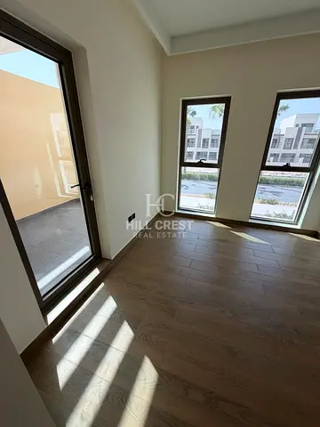 Spacious 4BR + Maid | Middle Unit | Single Row | Multiple cheque