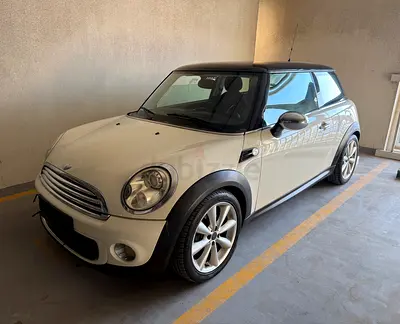 2011 MINI Cooper GCC Specs.Only 150000 km 4 cylinder. GCC RTA passed. Panoramic roof. 2 keys.