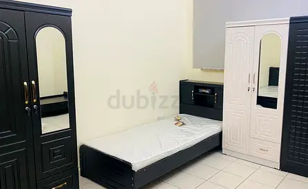 Executive Bachelor Bedspace with Attached bathroom in Spain cluster