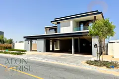Luxury 5BR+M Villa | Large Plot | Private Pool