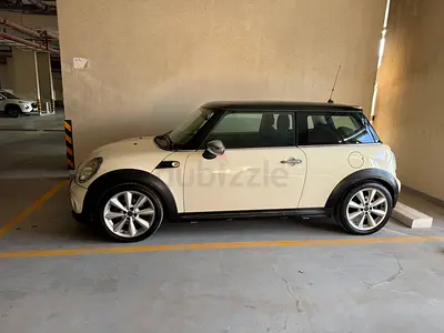 2011 MINI Cooper GCC Specs.Only 150000 km 4 cylinder. GCC RTA passed. Panoramic roof. 2 keys.