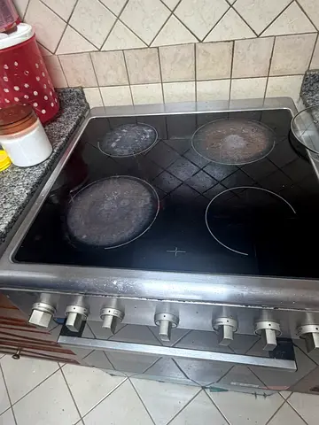 Built-in Electric Ceramic Hob with 4 Burners - Used