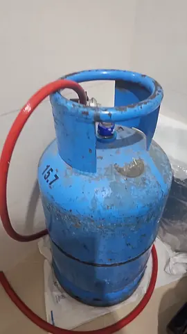 Gas cylinder with hose