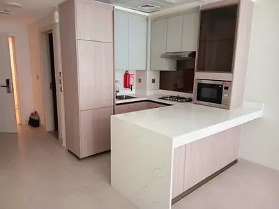 Modern l Spacious unit l Can be Furnished