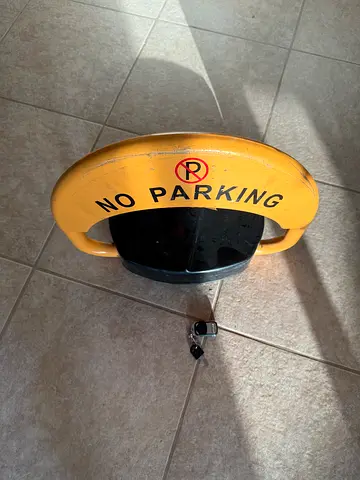 Portable 'No Parking' Wheel Clamp / Parking Lock with Keys