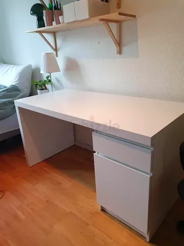 White Modern Study Desk with Built-in Drawers