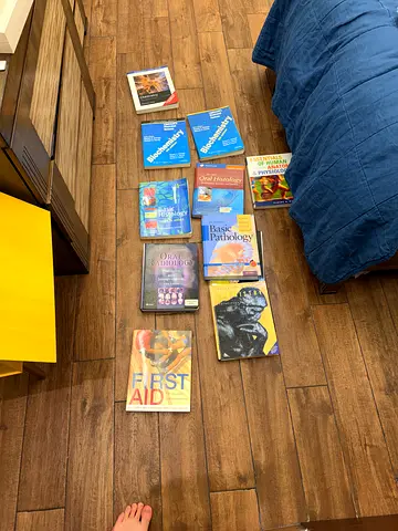 Selling a collection of medical and dental textbooks, ideal for dental/medical students and graduate