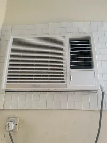 Window air conditioner unit - working condition