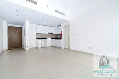 BRIGHT | UNFURNISHED | WITHOUT BALCONY 1BHK