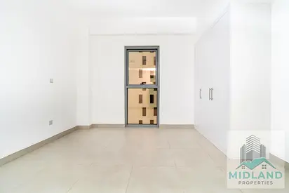 BRIGHT | UNFURNISHED | WITHOUT BALCONY 1BHK