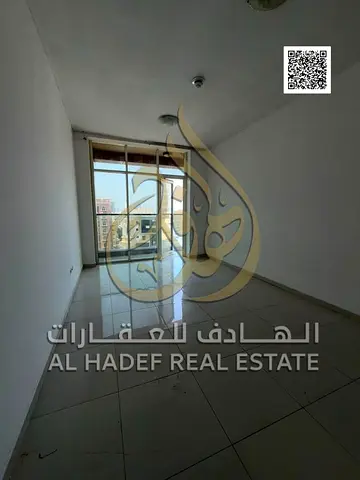 للايجــــــــــــار السنوي بعجمان  - علي شارع الشيخ خليفة مباشرة بجانب جراند مول -  وقريب من كورنيش عجمان  - -غرفتين وصالة 2 حمام مع 2بلكونة باطلالة مفتوحة + مطبخ كبير جدا غاز مركزي +خزائن بالحائط  -