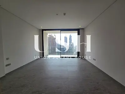Canal View | Brand New | High Floor | Fitted Kitchen