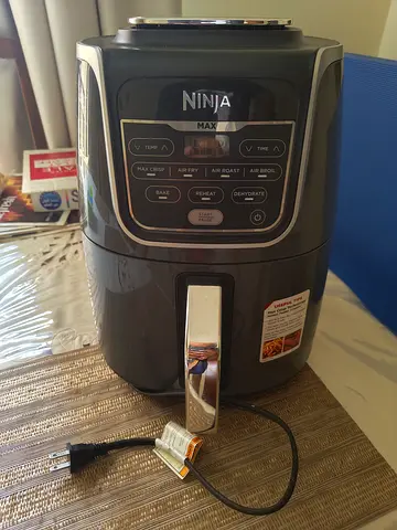 Ninja Max XL Air Fryer AF161 (US 120V) – AED 100 – Selling Cheap