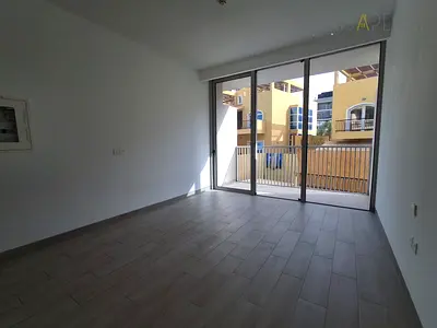 Large U-Kitchen | with Appliances