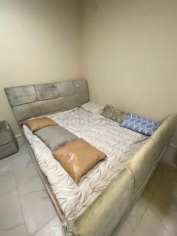 Bed set without mattress