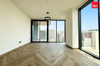 Pool Views| Store| High Floor| SemiClosed Kitchen