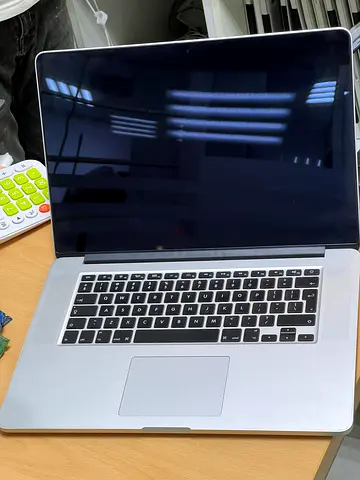 MacBook Pro 2015 A1398 | i7 | 16GB RAM | 512GB SSD | 15.3" | AED 899