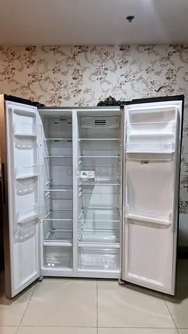 Large 2 doors westpoint refrigerator working great