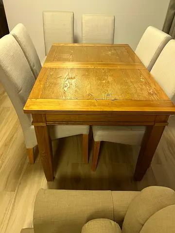 Extendable Dining Table with 6 chairs and 2 stools