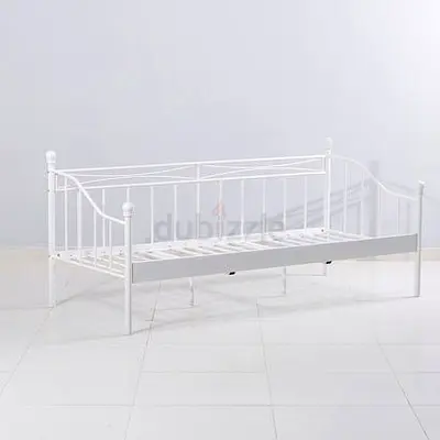 Single bed/Daybed Frame HomeBox - (with mattress if required for 180)