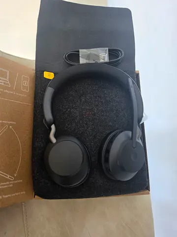 BRAND NEW Jabra headset / Evolve2 65 in original box (sealed)