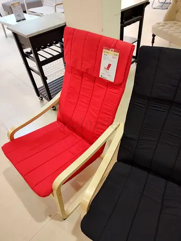 Relaxed chairs.( set of two and small table)