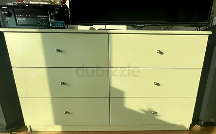 6 Chest of drawers